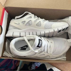 Nike free run 2 - size 8 men’s/9.5 women’s white